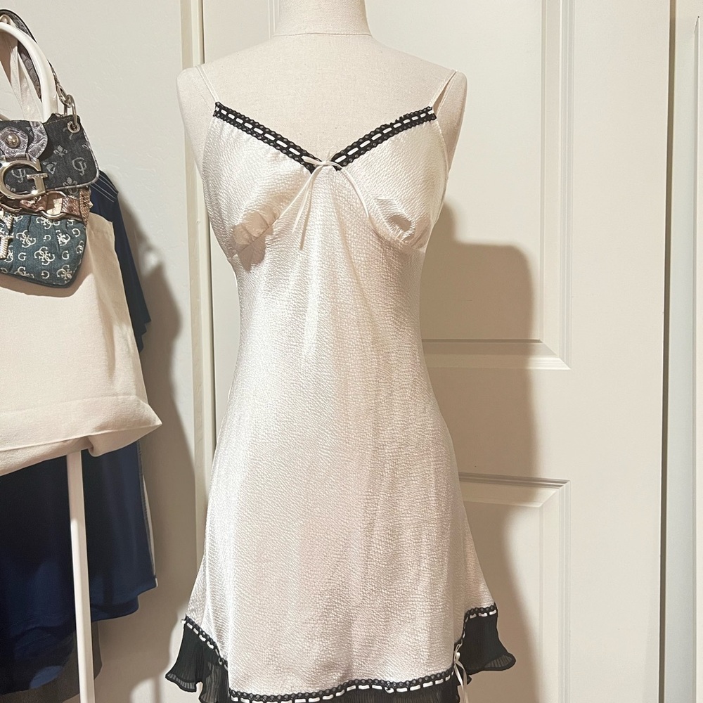 Gilligan & O'Malley White and Black Lace Chemise